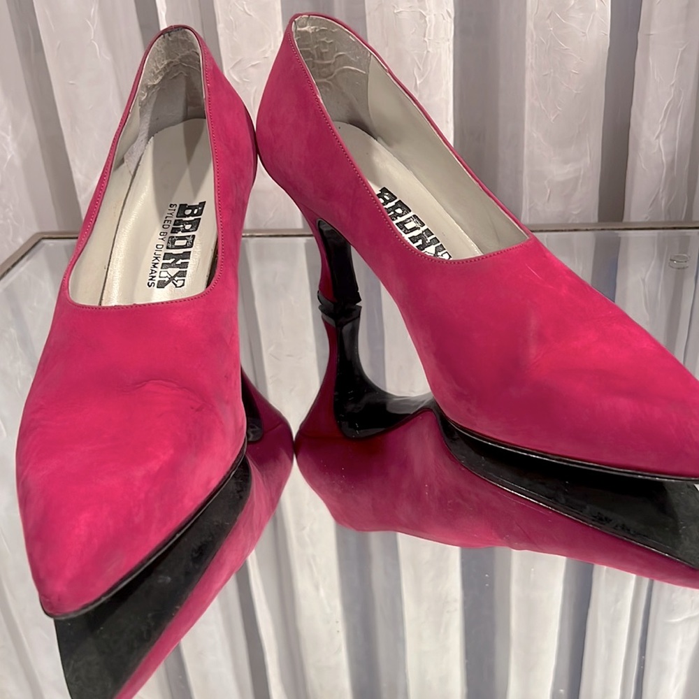 Fuschia Vintage Ultra Suede Heels. Size 39. Preloved but in good condition